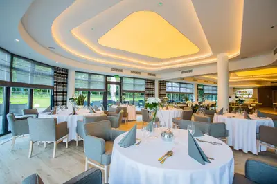 Restauracja lub miejsce do jedzenia w obiekcie Hotel Astone Conference & Spa