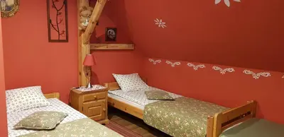 Łóżko lub łóżka w pokoju w obiekcie Pod Lasem