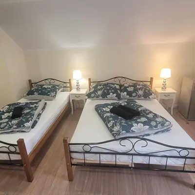 Łóżko lub łóżka w pokoju w obiekcie Pokoje Gościnne Baśniowy Dom Radków - Góry Stołowe