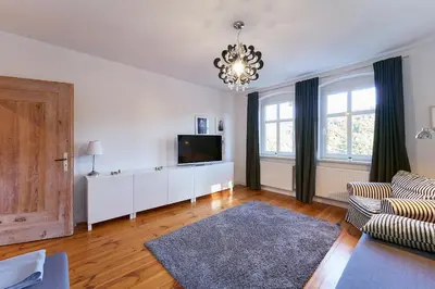 Telewizja i/lub zestaw kina domowego w obiekcie Marel-Apartament w parku Emma 6 Polanica Zdrój