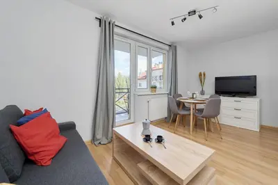 Telewizja i/lub zestaw kina domowego w obiekcie Peaceful Wrocław Apartment for 4 Guests with Balcony by Noclegi Renters