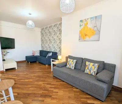 Część wypoczynkowa w obiekcie 3-Bedroom Apt in Town Square