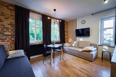 Telewizja i/lub zestaw kina domowego w obiekcie Marel-Apartament w parku Emma 6A Polanica Zdrój