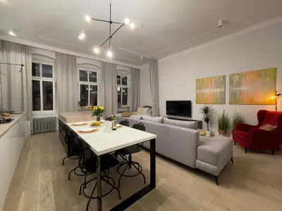 Telewizja i/lub zestaw kina domowego w obiekcie Spacious Apart in the Center- Main Square 300m