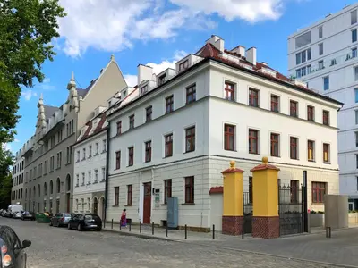 Budynek, w którym mieści się apartament