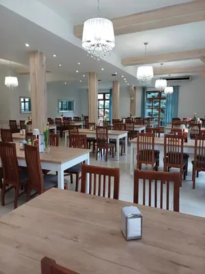 Restauracja lub miejsce do jedzenia w obiekcie Hotel i Restauracja Borowianka