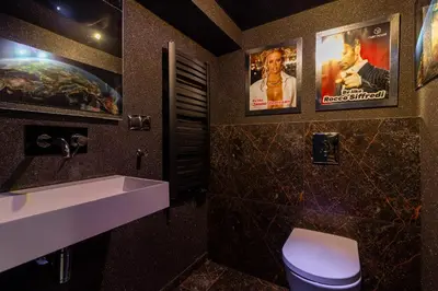 Łazienka w obiekcie HouseCube, Bar , prywatne Kino, Bilard , Luxus