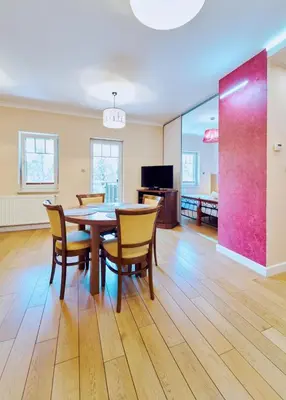 Telewizja i/lub zestaw kina domowego w obiekcie Apartament Rubinowy sauna Polanica Zdrój