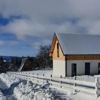 SierPlejs Hill - domki przy szlaku w Górach Sowich