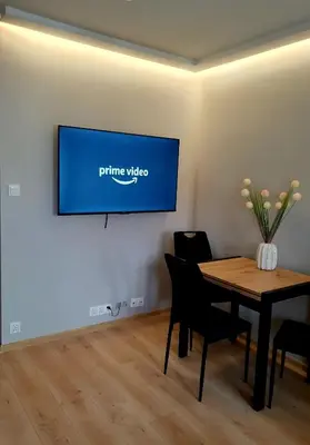 Telewizja i/lub zestaw kina domowego w obiekcie Rynek 23 LUX, apartament z widokiem na ratusz , parking free pod domem