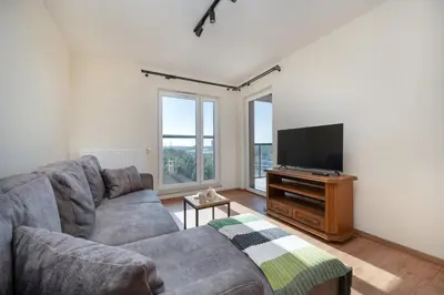 Telewizja i/lub zestaw kina domowego w obiekcie Wrocław 1-Bedroom Apartment with Parking & Balcony by Noclegi Renters