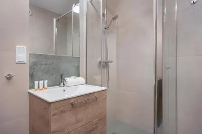 Łazienka w obiekcie Wrocław 1-Bedroom Apartment with Parking & Balcony by Noclegi Renters