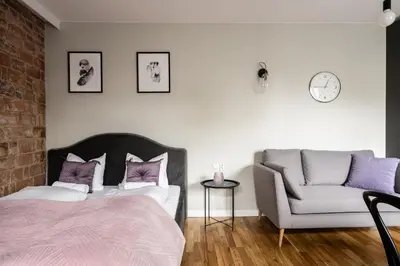 Łóżko lub łóżka w pokoju w obiekcie RentPlanet - Apartament Rydygiera