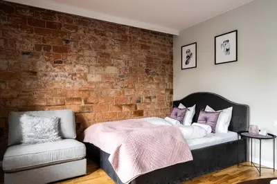 Łóżko lub łóżka w pokoju w obiekcie RentPlanet - Apartament Rydygiera