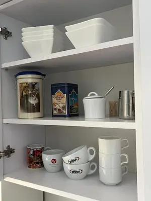 Zestaw do parzenia kawy i herbaty w obiekcie Apartament Zloty Pociag