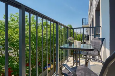 Balkon lub taras w obiekcie Apartment Piękna with PARKING Wrocław by Noclegi Renters