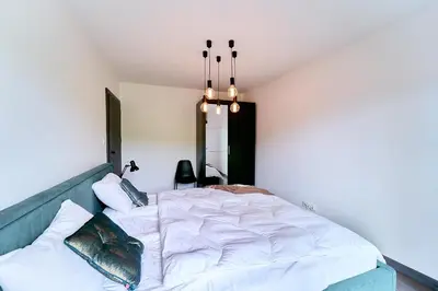 Łóżko lub łóżka w pokoju w obiekcie LAGUNA Ogrody Pieniawskie 38