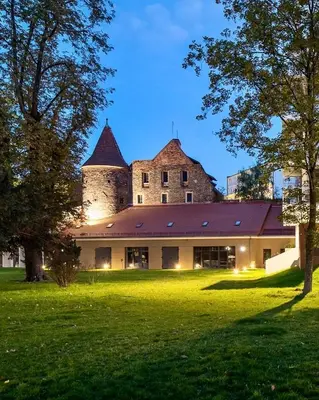 Budynek, w którym mieści się apartament