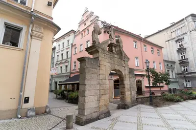 Budynek, w którym mieści się apartament