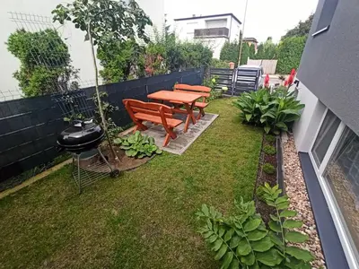Ogród w obiekcie Urban Palace bezpłatne miejsce postojowe