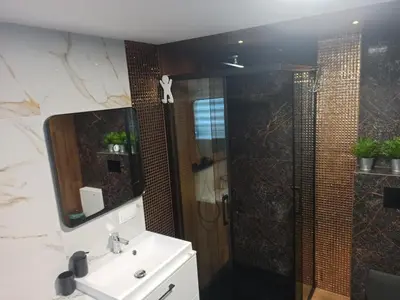 Łazienka w obiekcie Urban Palace bezpłatne miejsce postojowe