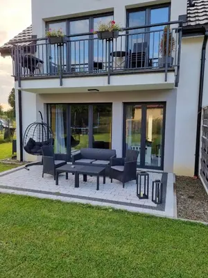 Balkon lub taras w obiekcie Domek pod świerkami -Apartament świerkowy IV