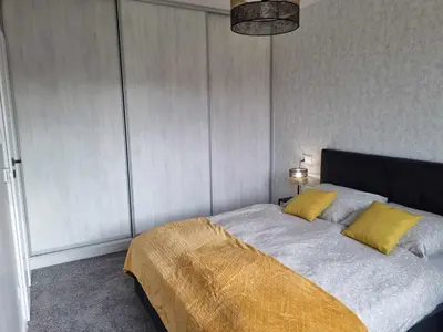 Łóżko lub łóżka w pokoju w obiekcie Domek pod świerkami -Apartament świerkowy IV