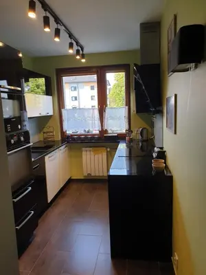 Kuchnia lub aneks kuchenny w obiekcie Przestronny apartament dla 9 osób - 4 sypialnie, PARKING