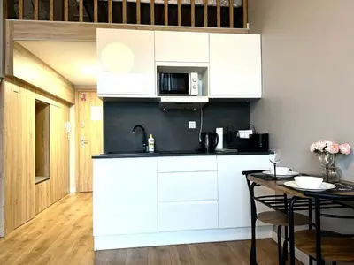 Kuchnia lub aneks kuchenny w obiekcie Zarembowicza Apt 52 - Self Check-In 20h - Lift