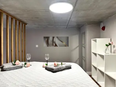 Łóżko lub łóżka w pokoju w obiekcie Zarembowicza Apt 52 - Self Check-In 20h - Lift