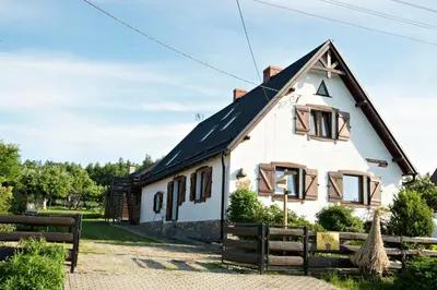 Budynek, w którym mieści się gospodarstwo agroturystyczne