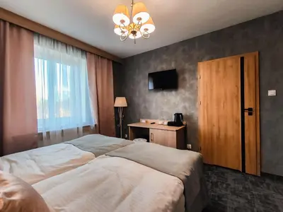 Łóżko lub łóżka w pokoju w obiekcie Sztuka Smaku - Restauracja i Hotelik