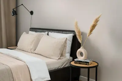 Łóżko lub łóżka w pokoju w obiekcie Apartments Wroc'LOVE by me & Mosiężna & Free Garage & Self Check in 24H