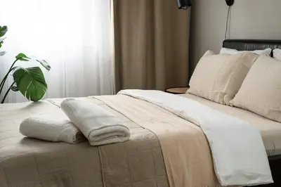 Łóżko lub łóżka w pokoju w obiekcie Apartments Wroc'LOVE by me & Mosiężna & Free Garage & Self Check in 24H