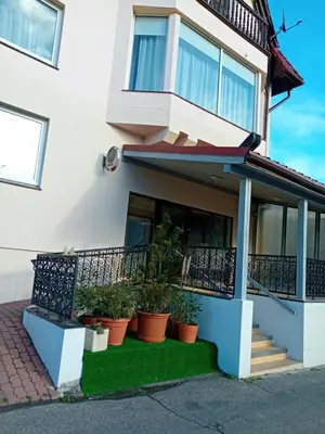Budynek, w którym mieści się hotel