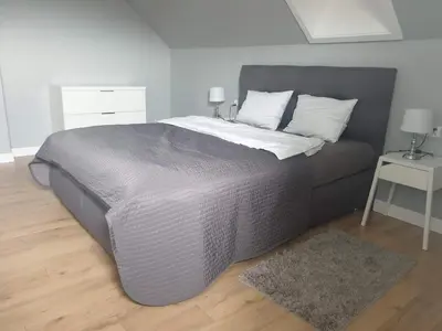 Łóżko lub łóżka w pokoju w obiekcie ApartHenryk1