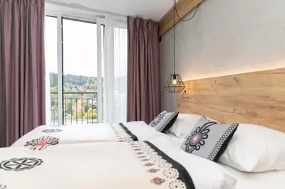 Łóżko lub łóżka w pokoju w obiekcie Apartament Bellavue w Czarnej Perle