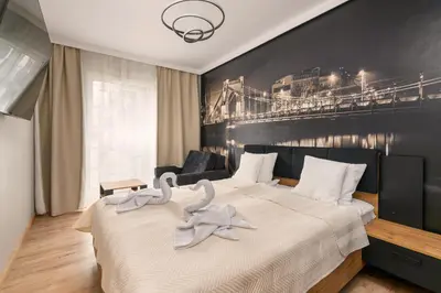 Łóżko lub łóżka w pokoju w obiekcie Jesionowe Apartamenty Ashwood Apartments Widok na Odrę 1,4 km od Rynku Parking Podziemny w Cenie Klimatyzacja Sauna w 1 Apt River Oder view 1,4 km Market Square Underground parking Balcony Air conditioning