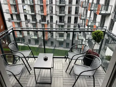 Balkon lub taras w obiekcie Jesionowe Apartamenty Ashwood Apartments Widok na Odrę 1,4 km od Rynku Parking Podziemny w Cenie Klimatyzacja Sauna w 1 Apt River Oder view 1,4 km Market Square Underground parking Balcony Air conditioning