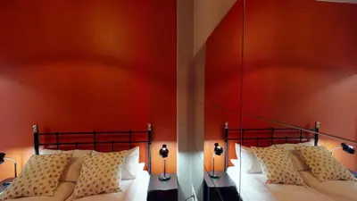 Łóżko lub łóżka w pokoju w obiekcie Rynek Market Square Wroclove Tectum Apartments z widokiem na Rynek