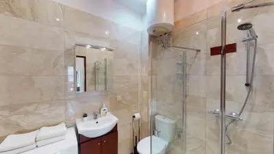 Łazienka w obiekcie Rynek Market Square Wroclove Tectum Apartments z widokiem na Rynek