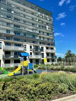 Plac zabaw dla dzieci w obiekcie Apartamenty na Długiej