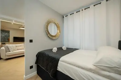 Łóżko lub łóżka w pokoju w obiekcie Black and Beige Apartment with Balcony and Parking in Wrocław by Noclegi Renters