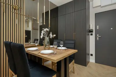 Plan piętra w obiekcie Black and Beige Apartment with Balcony and Parking in Wrocław by Noclegi Renters