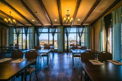 Restauracja lub miejsce do jedzenia w obiekcie Resort Strzelnica