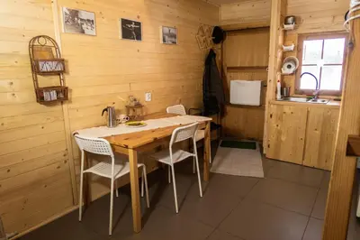 Kuchnia lub aneks kuchenny w obiekcie Drewniany domek pod masywem Śnieżnika