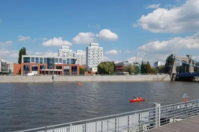 Widok na rzekę nieopodal tego apartamentu