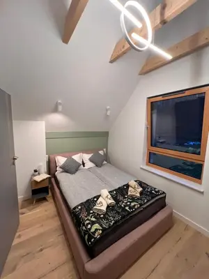 Łóżko lub łóżka w pokoju w obiekcie Villa Monte Apartament z ogrodem