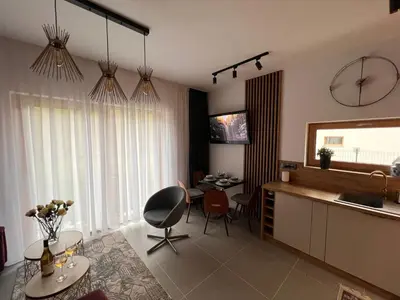 Telewizja i/lub zestaw kina domowego w obiekcie Villa Monte Apartament z ogrodem