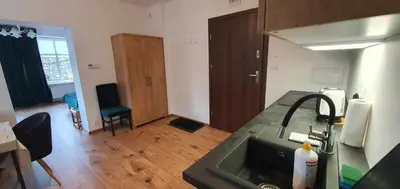 Kuchnia lub aneks kuchenny w obiekcie Zdrojowa - z widokiem na deptak